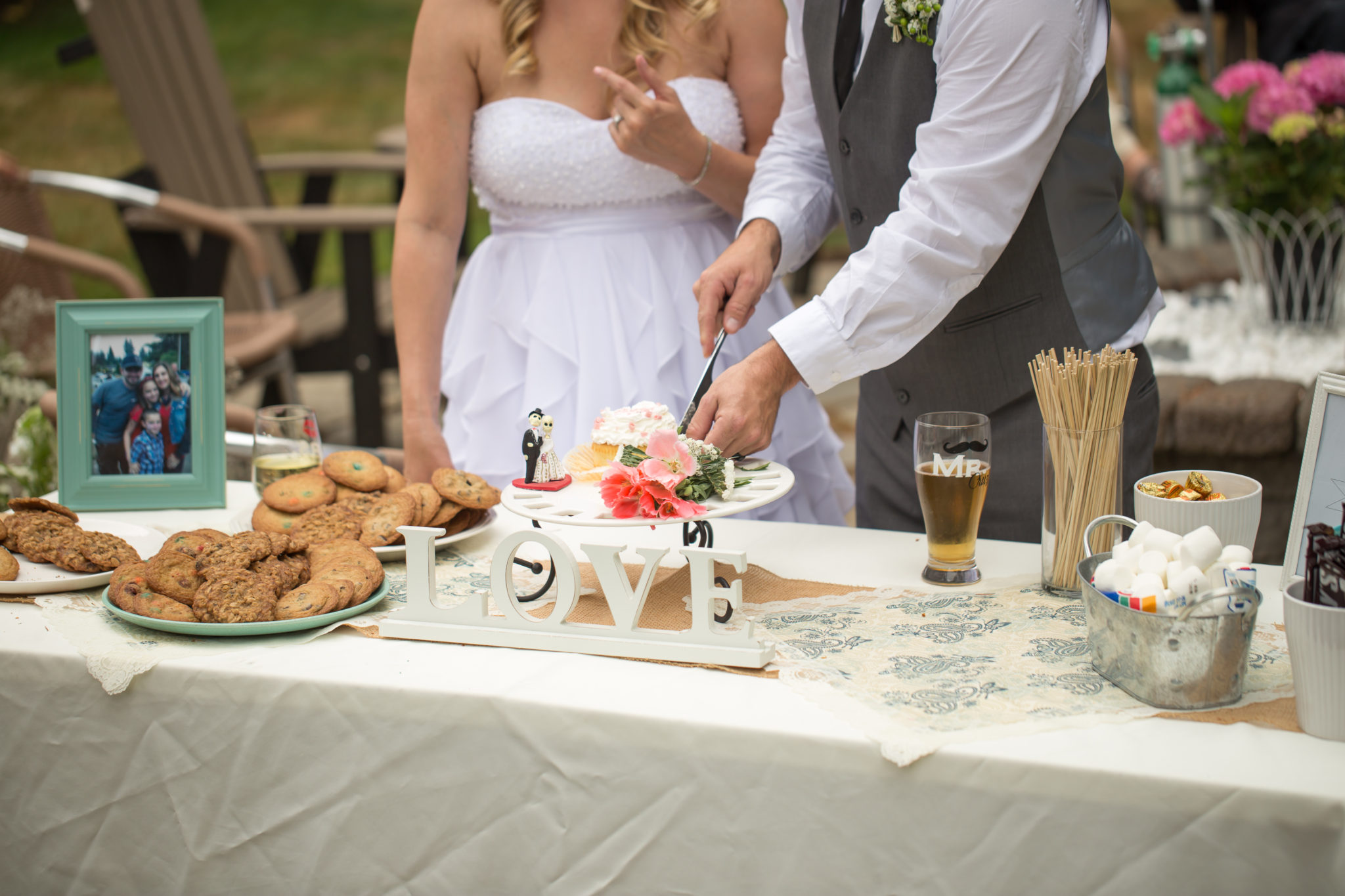 Cruz Reception Cake 15 WOODINVILLE BACKYARD POOL WEDDING | WOODINVILLE WEDDING PHOTOGRAPHER