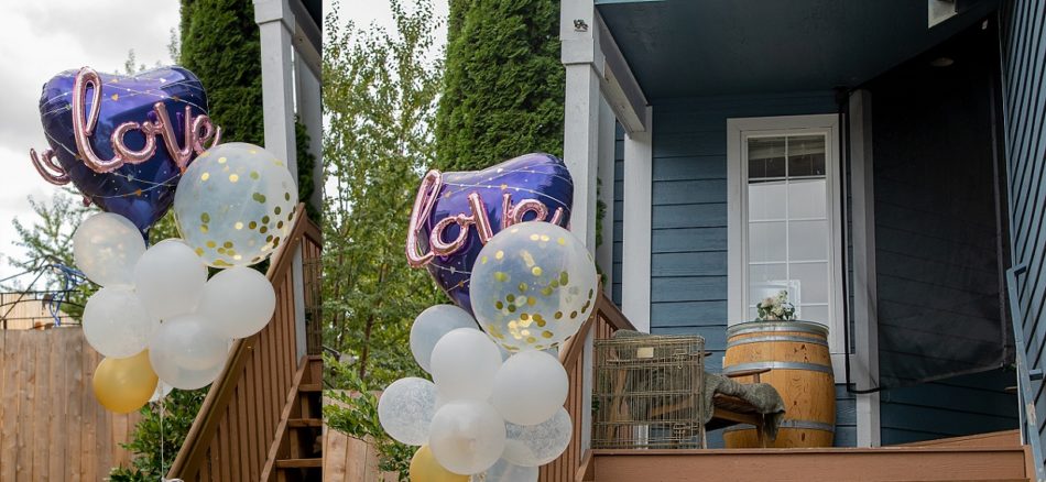 Lake Stevens Backyard Engagement Party 0007 950x438 Lake Stevens Backyard Engagement Party