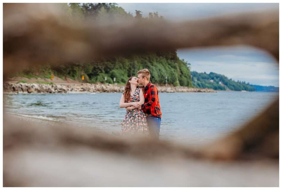 Mukilteo Lighthouse Engagement Yianni Elizabeth 0021 950x639 Mukilteo Lighthouse Engagement | Yianni & Elizabeth