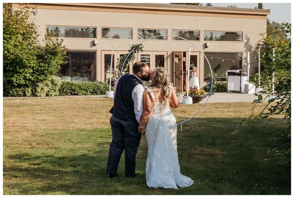 A Classic Love Story in Snohomish | Wedding at First Presbyterian Church A Classic Love Story in Snohomish Wedding at First Presbyterian Church 0022 950x639 A Classic Love Story in Snohomish | Wedding at First Presbyterian Church