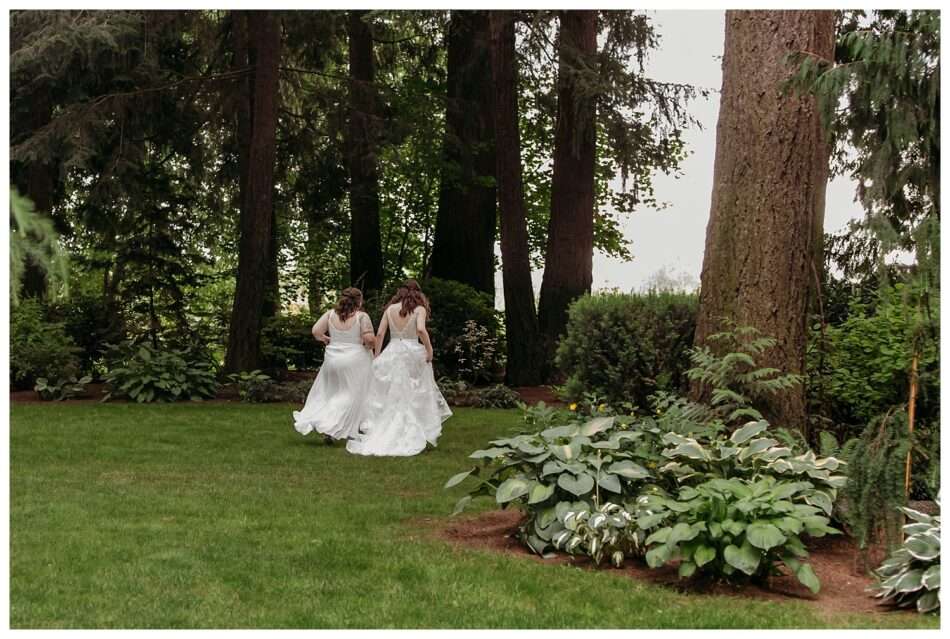 Evergreen Gardens Wedding | Erika + Trisha Evergreen Gardens Wedding Erika Trisha 0010 950x639 Evergreen Gardens Wedding | Erika + Trisha