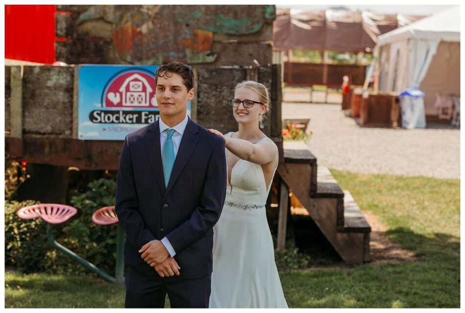 Tractoring Love at Snohomish Stocker Farms Allie Alex 0008 950x639 Tractoring Love at Snohomish Stocker Farms | Allie & Alex