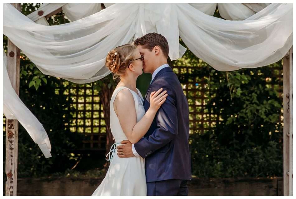 Tractoring Love at Snohomish Stocker Farms Allie Alex 0041 950x640 Tractoring Love at Snohomish Stocker Farms | Allie & Alex