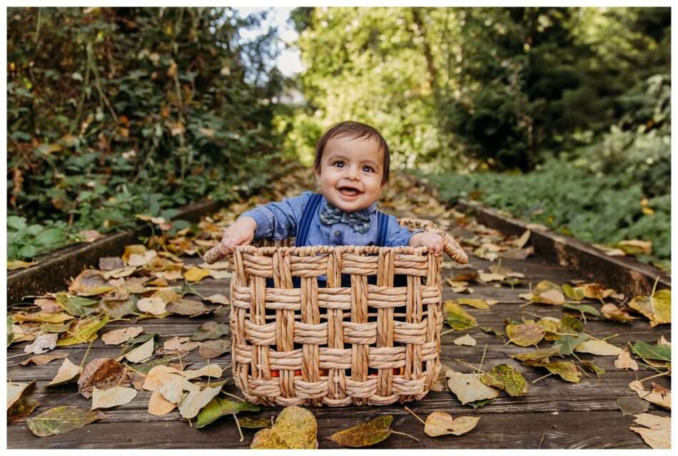 Sweet Beginnings: A 6 Month Family Session at Bothell Landing Sweet Beginnings A 6 Month Family Session at Bothell Landing 0014 950x640 Sweet Beginnings: A 6 Month Family Session at Bothell Landing