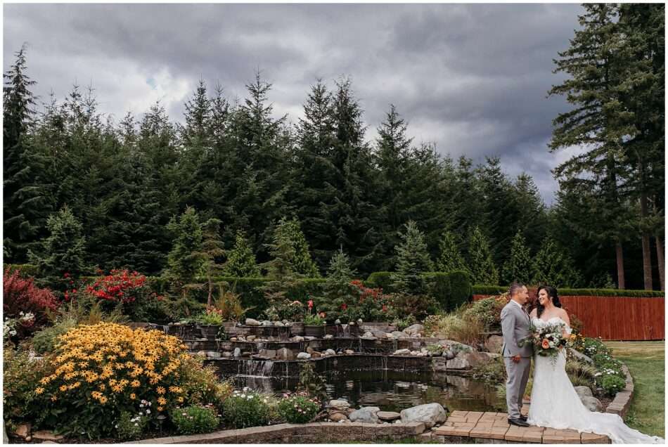 Katie Justins Romantic Burgundy Dusty Rose Wedding at Natures Connection 0051 950x636 Katie & Justin’s Romantic Burgundy & Dusty Rose Wedding at Nature’s Connection