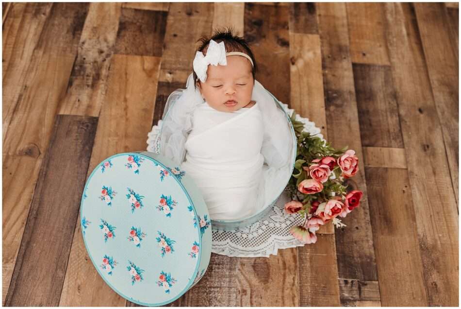 Maisy’s 13 Day Newborn Session | Downtown Everett Studio Newborn Photography Maisys 13 Day Newborn Session Downtown Everett Studio Newborn Photography 0004 950x636 Maisy’s 13 Day Newborn Session | Downtown Everett Studio Newborn Photography