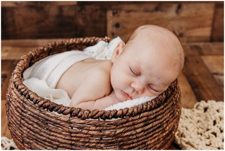 Oliver’s 2 Month Newborn Session | Downtown Everett Studio Family Portraits Olivers 2 Month Newborn Session Downtown Everett Studio Family Portraits 0009 950x637 Oliver’s 2 Month Newborn Session | Downtown Everett Studio Family Portraits